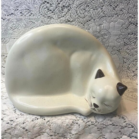 Vintage Flambo Country Collection Ceramic Sleeping Cat Figurine - Ivory With Bro - Picture 1 of 8